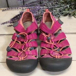 Girls keen Water Shoe